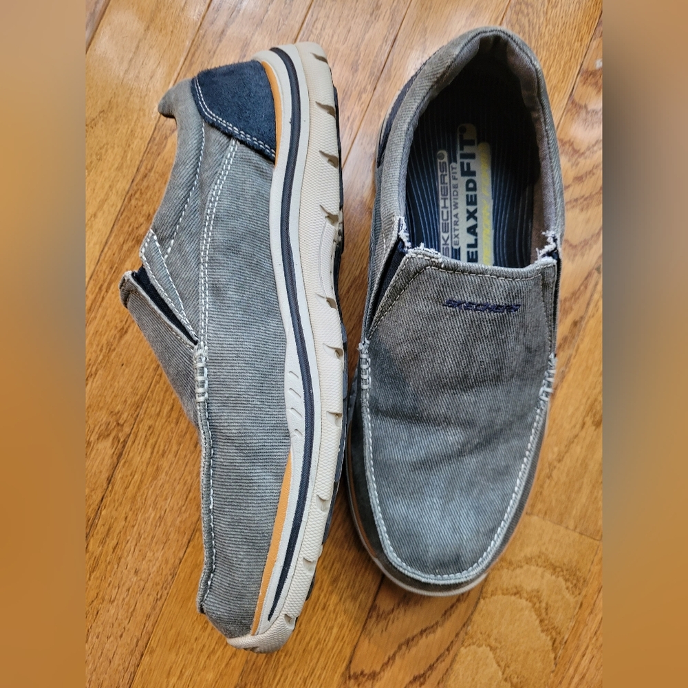 Skechers 8.5 extra wide fit Men's Expected Avillo Relaxed-Fit Slip-On Loafer